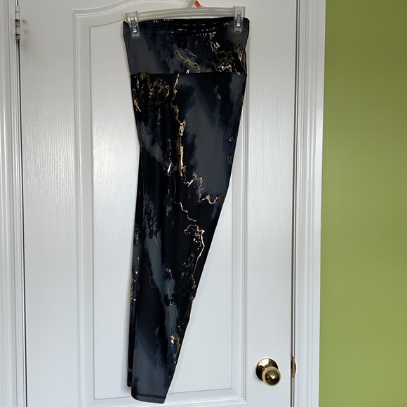 Old Navy Powersoft Extra High Waisted Leggings - Picture 5 of 8